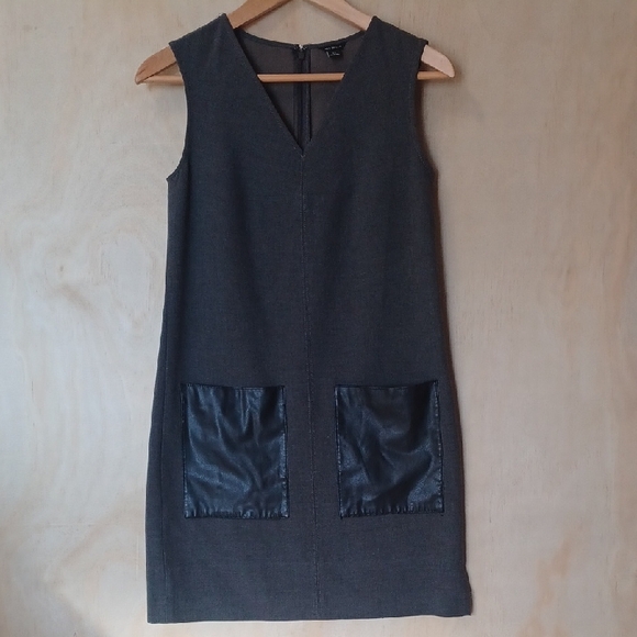 Ann Taylor Dresses & Skirts - Ann Taylor Gray Shift Dress With Faux Leather Patch Pockets, Sleeveless, V-Neck